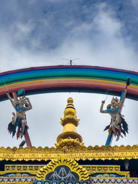 klasztor złotej świątyni namdroling - tibet monk architecture india zdjęcia i obrazy z banku zdjęć