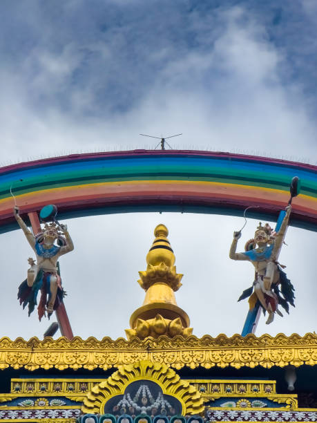 templo dourado monastério de namdroling - tibet monk architecture india - fotografias e filmes do acervo