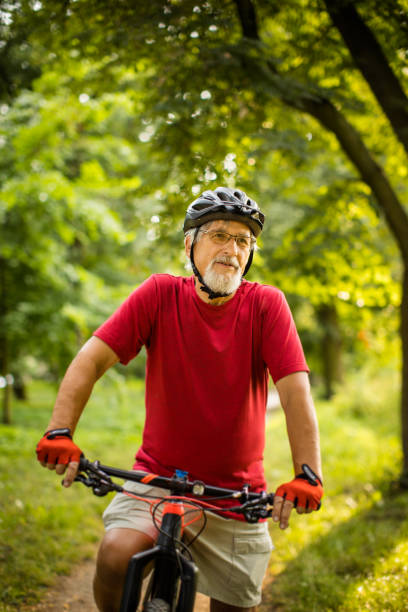 istock Senior man with his mountain bike 1500057129