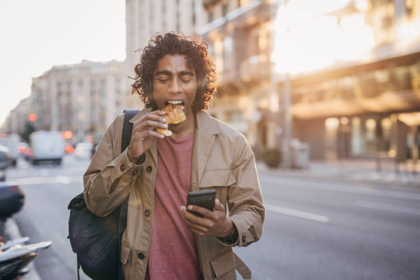 istock Man eating on the street 1500117770