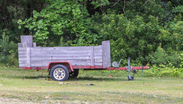 istock Old wooden trailer 1500139220