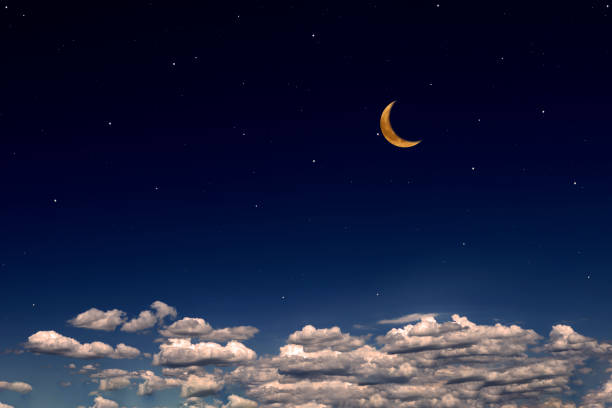 istock Strawberry crescent moon rising over the cloudscape 1500218832