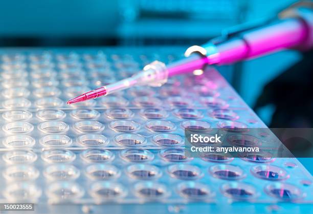 Foto de Ferramentas Para Pcr Amplificação De Dna e mais fotos de stock de Instrumento PCR - Instrumento PCR, Azul, Barulho