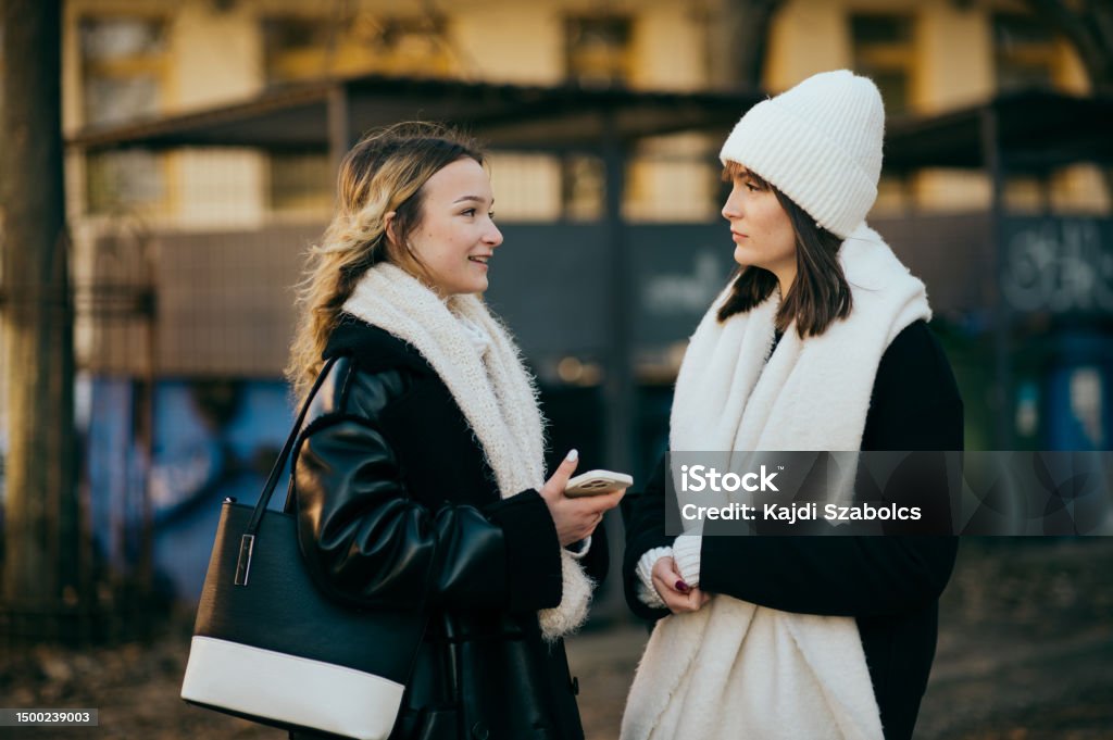 Ystävät nauttivat Budapestista - Rojaltivapaa avainsanalla 18−19 vuotta ja tyyppiä Kuvapankin valokuva Ystävät nauttivat Budapestista - Rojaltivapaa avainsanalla 18−19 vuotta ja tyyppiä Kuvapankin valokuva