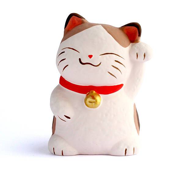 日本の幸運の猫が招き猫。 - 招き猫 ストックフォトと画像