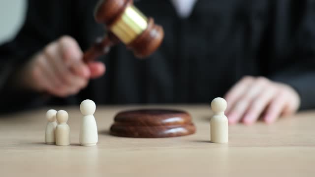 Judge gavel between family figures with children