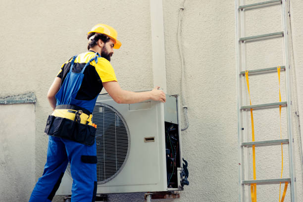 istock Skilled wireman works on air conditioner 1500245707