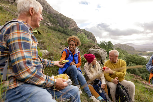 istock Hikers Grabbing a Bite to Eat 1500258376