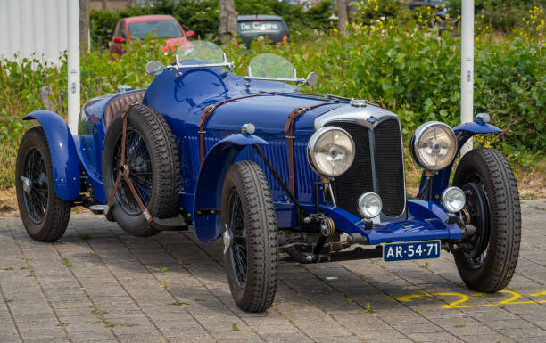 старожил райли адельфи из 1937 года на национальном дне старожилов - old timers parade стоковые фото и изображения