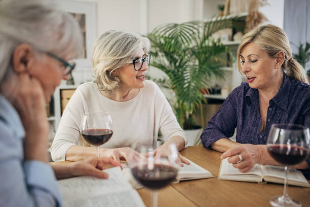 istock Women's book club 1500319771