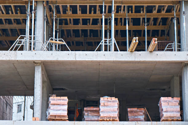 istock Bricks in pallets on a construction site. Construction of an apartment building at an early stage. 1500320351