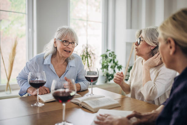 istock Women in book club 1500320488