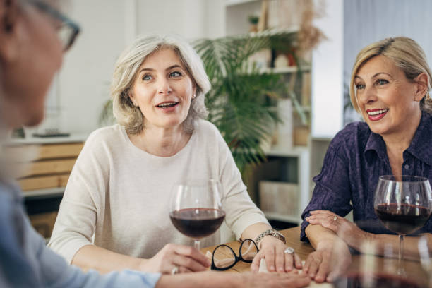 istock Women's book club 1500320840