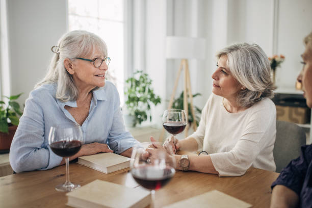 istock Women's book club 1500321222
