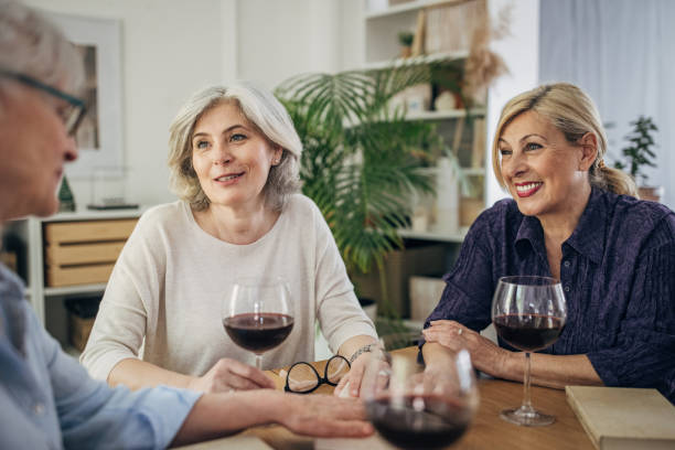 istock Women's book club 1500321603