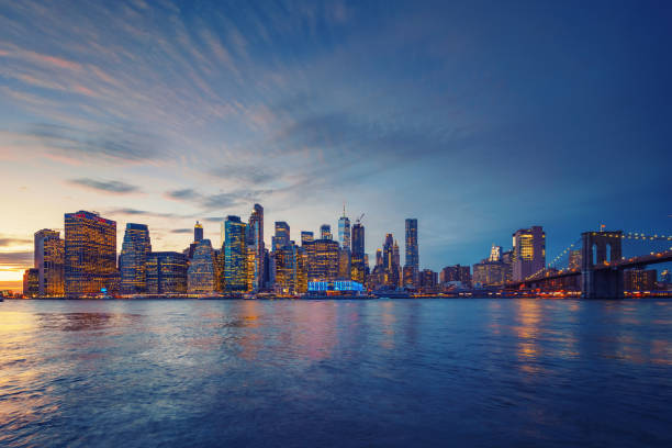 vista em manhattan ao entardecer - rio east - fotografias e filmes do acervo