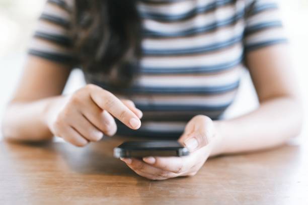 istock Women's Hands holding cell telephone working mobile devices. smart phone technology e-commerce concept 1500371598