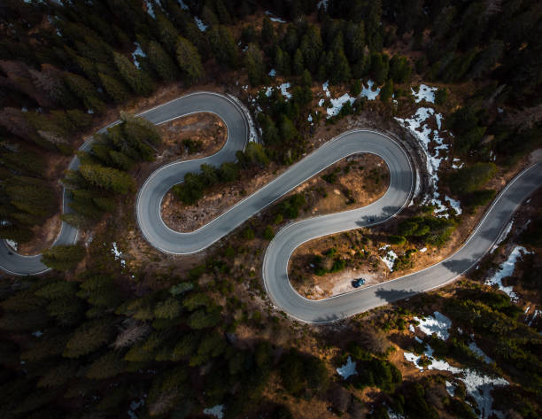 istock snake road on pass giau 1500420146