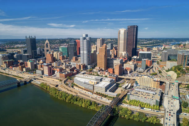 istock Pittsburgh Skyline with Downtown and Business District. 1500420634