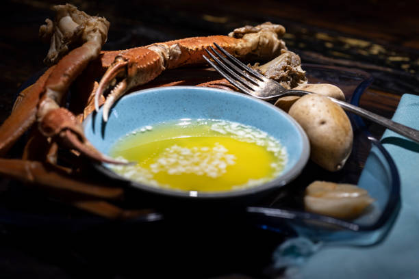 istock SNOW CRAB LEGS AND DRAWN BUTTER 1500430192