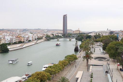 Fotografía del rio Guadalquivir en Sevilla, España