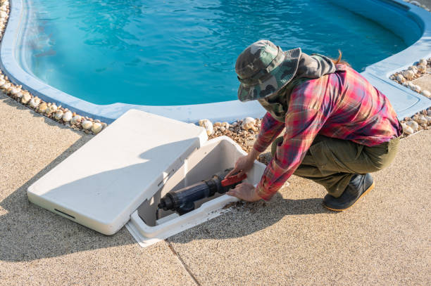 istock Technician trying to fix swimming pool pumps. 1500457053
