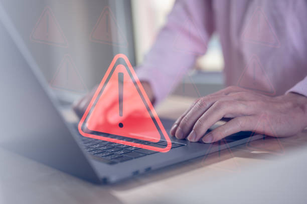internet network security concept, man typing on computer keyboard with triangle warning sign developer with triangle caution warning sign notification error, maintenance, e-document data protection concepto de seguridad de red de internet, hombre escribiendo en el teclado de la computadora con signo de advertencia triangular desarrollador con triángulo advertencia señal de advertencia error de notificación, mantenimiento, protección de datos de d