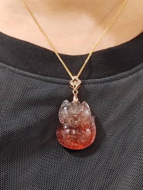 istock Super seven golden strawberry crystal pendant 1500545918