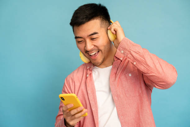 istock Excited man using mobile phone to watch videos. 1500627251