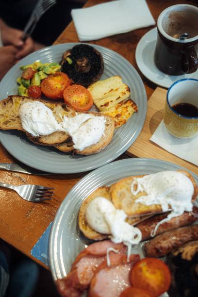 istock typical English breakfast, a traditional one and one veggie option 1500638995
