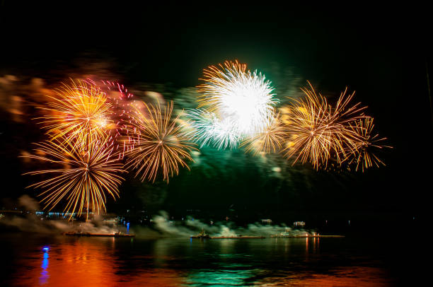 istock Salute from the barge 1500679581