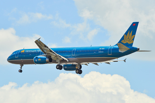 Singapore - Mar 27, 2019. VN-A613 Vietnam Airlines Airbus A321 landing at Changi Airport (SIN). Changi serves more than 100 airlines flying to 400 cities.