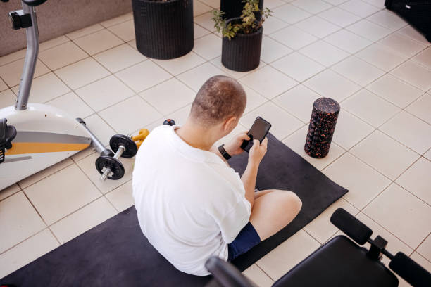 istock Man exercising using smart watch and smart phone 1500812030