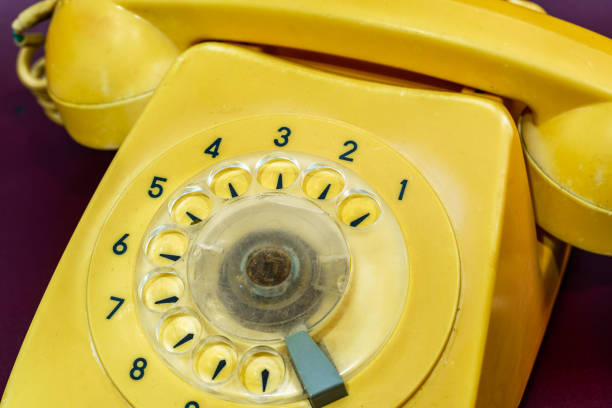 vecchio telefono giallo - obsolete landline phone old 1970s style foto e immagini stock