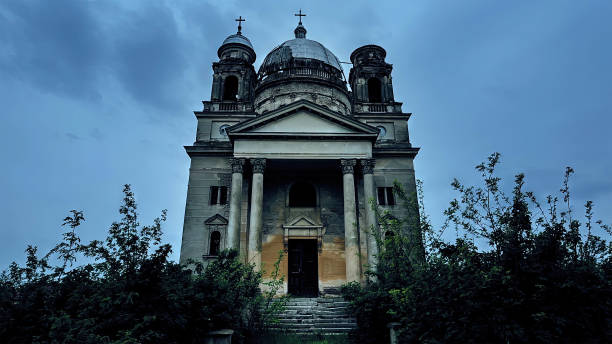 istock Old ruined chapel at night 1500818172