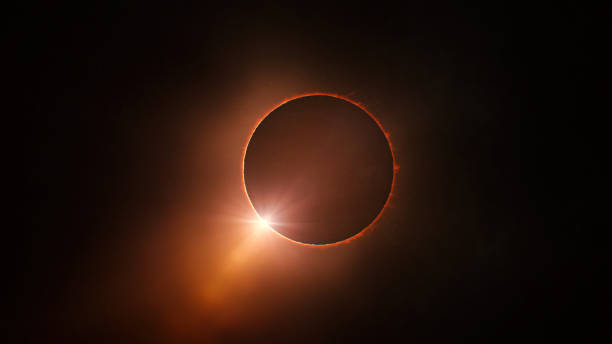 total solar eclipse - diamond ring effect - eclipse imagens e fotografias de stock