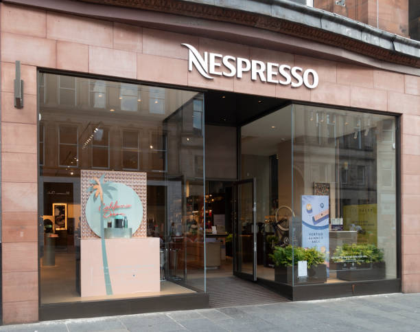 frente da loja nespresso em glasgow, escócia - business door facade nespresso - fotografias e filmes do acervo