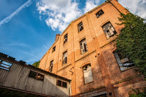 istock Facade of an old abandoned warehouse 1500865299