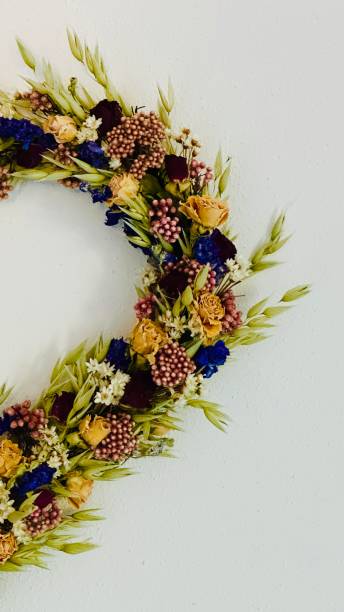 istock Flower heart hanging on the wall, right part 1500868310