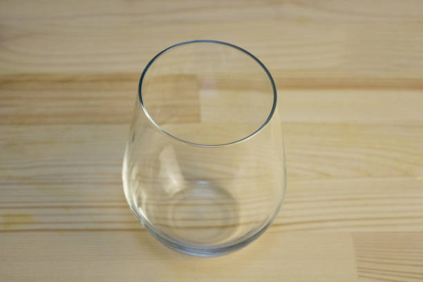 drinking glass on the wood table background - 16636 imagens e fotografias de stock