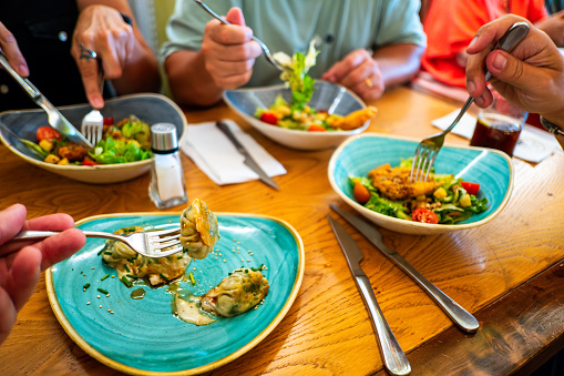 Eating in company can foster communication, empathy and a sense of belonging and creates a space for conversation, exchange of ideas, laughter and enjoyment.