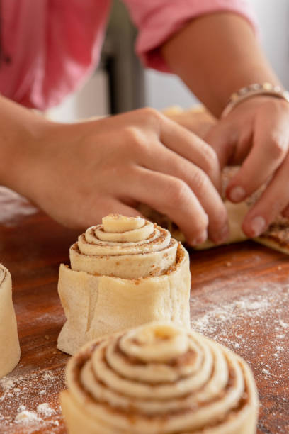 istock Tray of freshly baked cinnamon rolls with icing 1500924802
