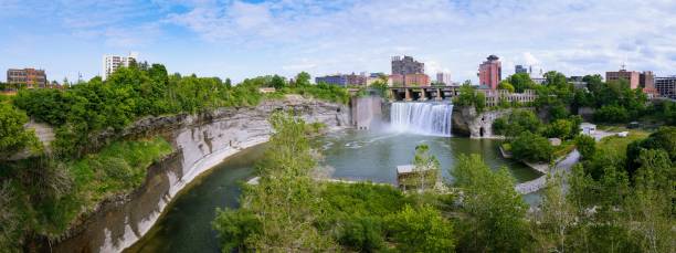 park stanowy high falls - rochester new york state new york state skyline river zdjęcia i obrazy z banku zdjęć