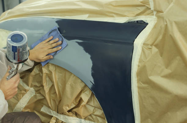 istock Painting cars 1500950646