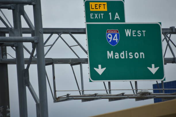 istock Madison, Wisconsin green highway road sign 1500968174