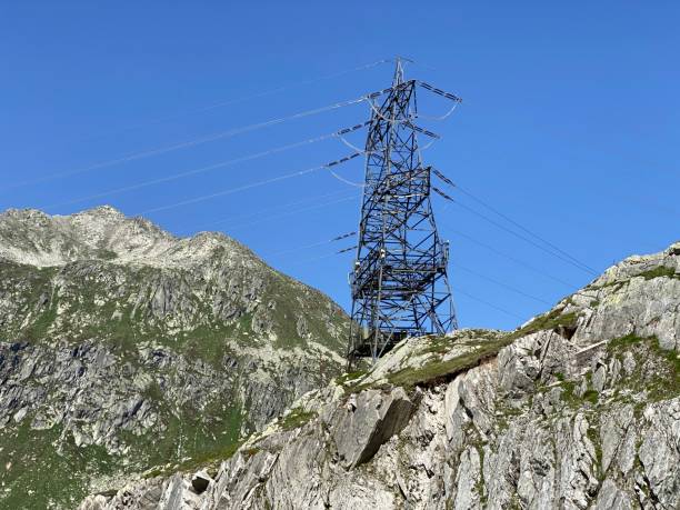 ゴッタルド風力発電所またはウィンドパークザンクトゴッタルドとゴッタルド峠(ゴッタルド峠)の高山山岳地帯にあるエネルギーの道(der pfad der energie)、アイロロ-スイス(スイス) - energie ストックフォトと画像