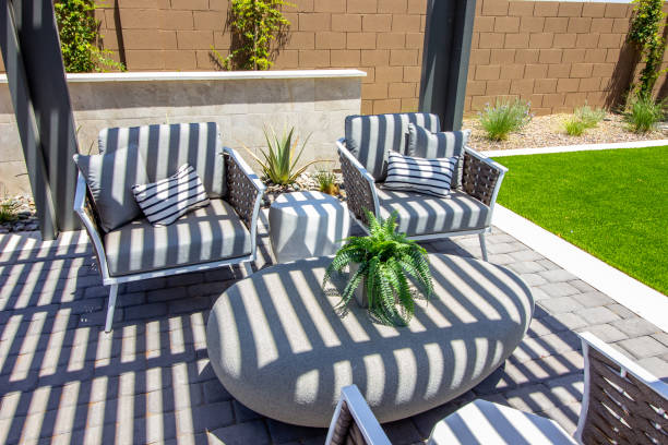 istock Back Patio Sitting Area With Large Boulder As A Table 1501027314