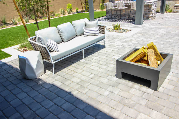 istock Pavers Rear Patio With Fire Pit And Couch 1501027315