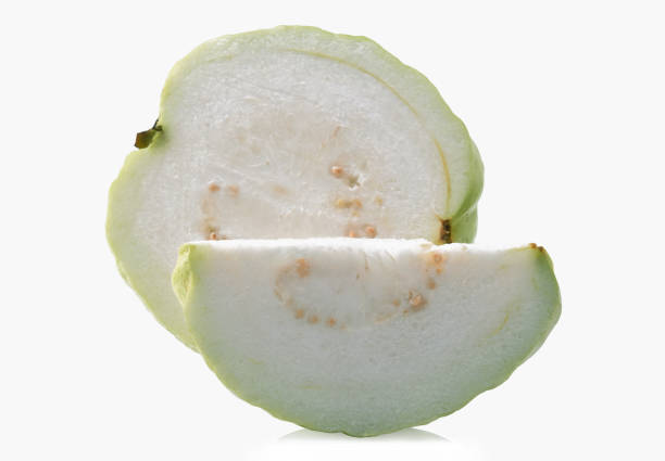 плоды гуавы выделены на белом фоне. - guava vegetable tropical climate fruit стоковые фото и изображения