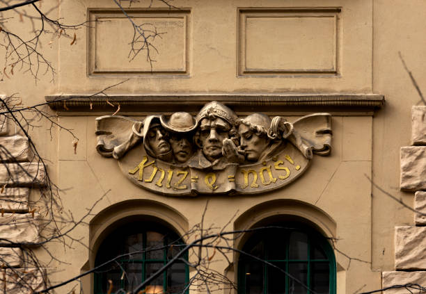 istock representative busts of literary culture 1501098536